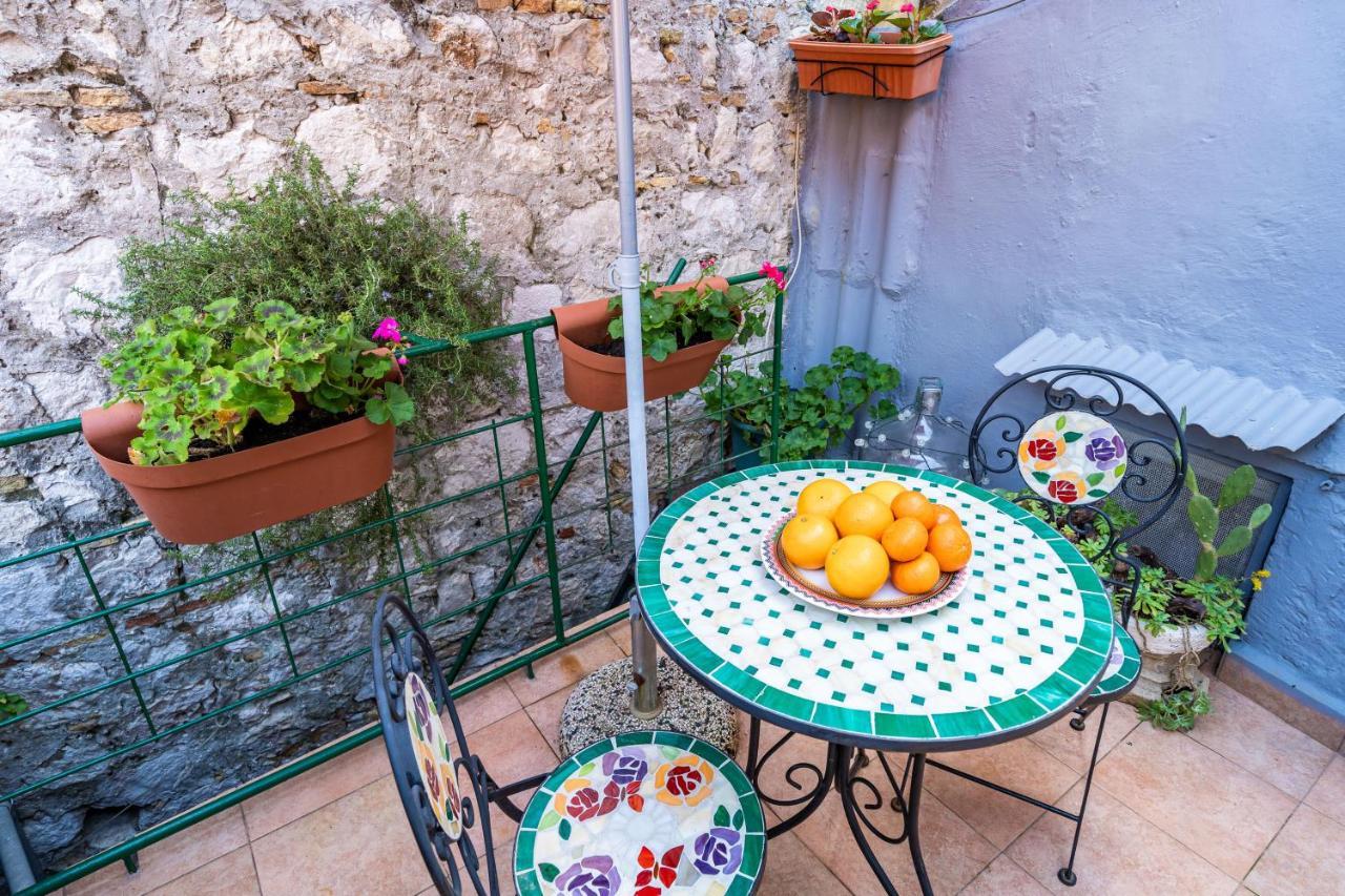 Studio Apartment Terrace