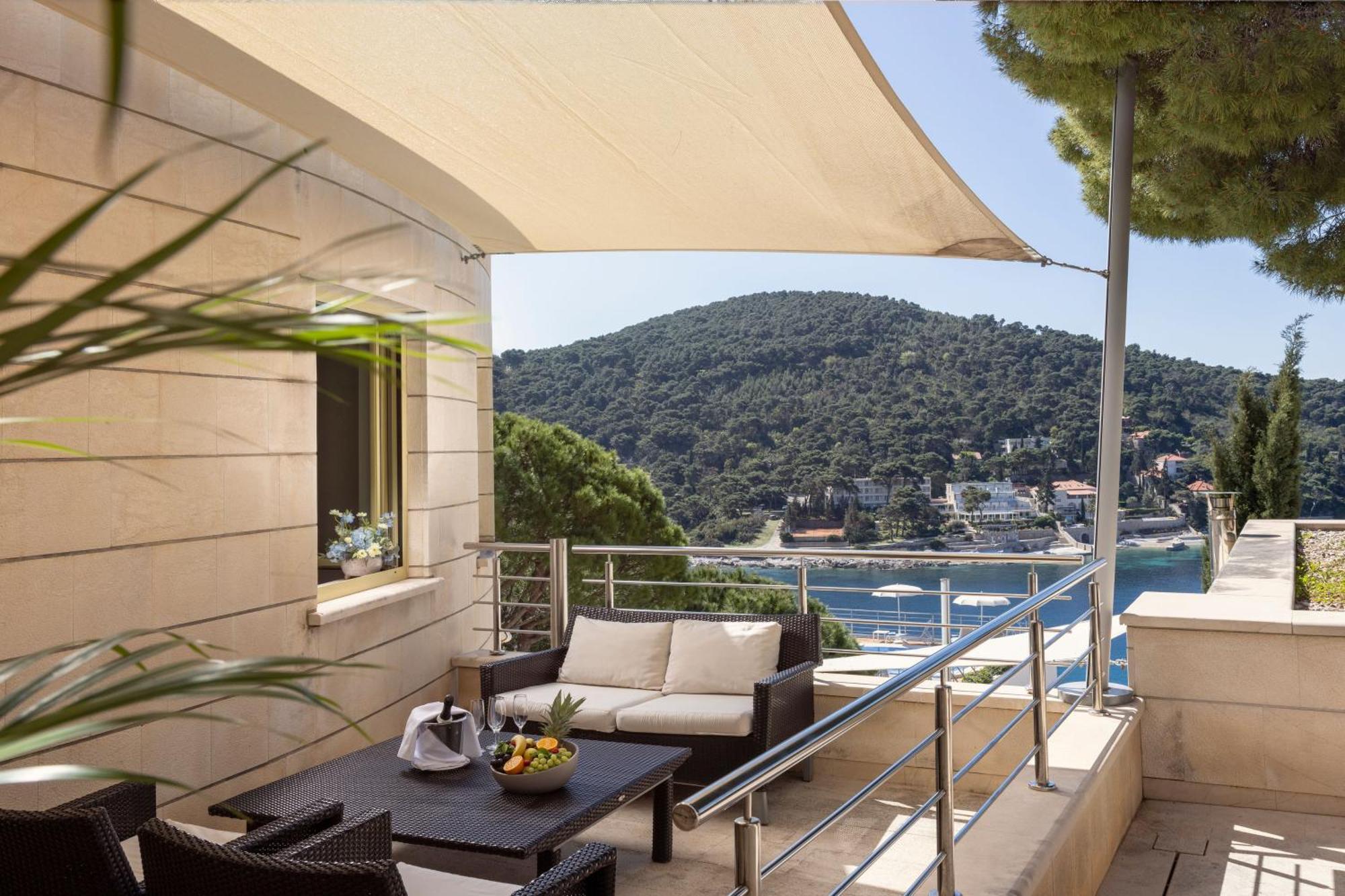 Suite Balcony Partial Sea View
