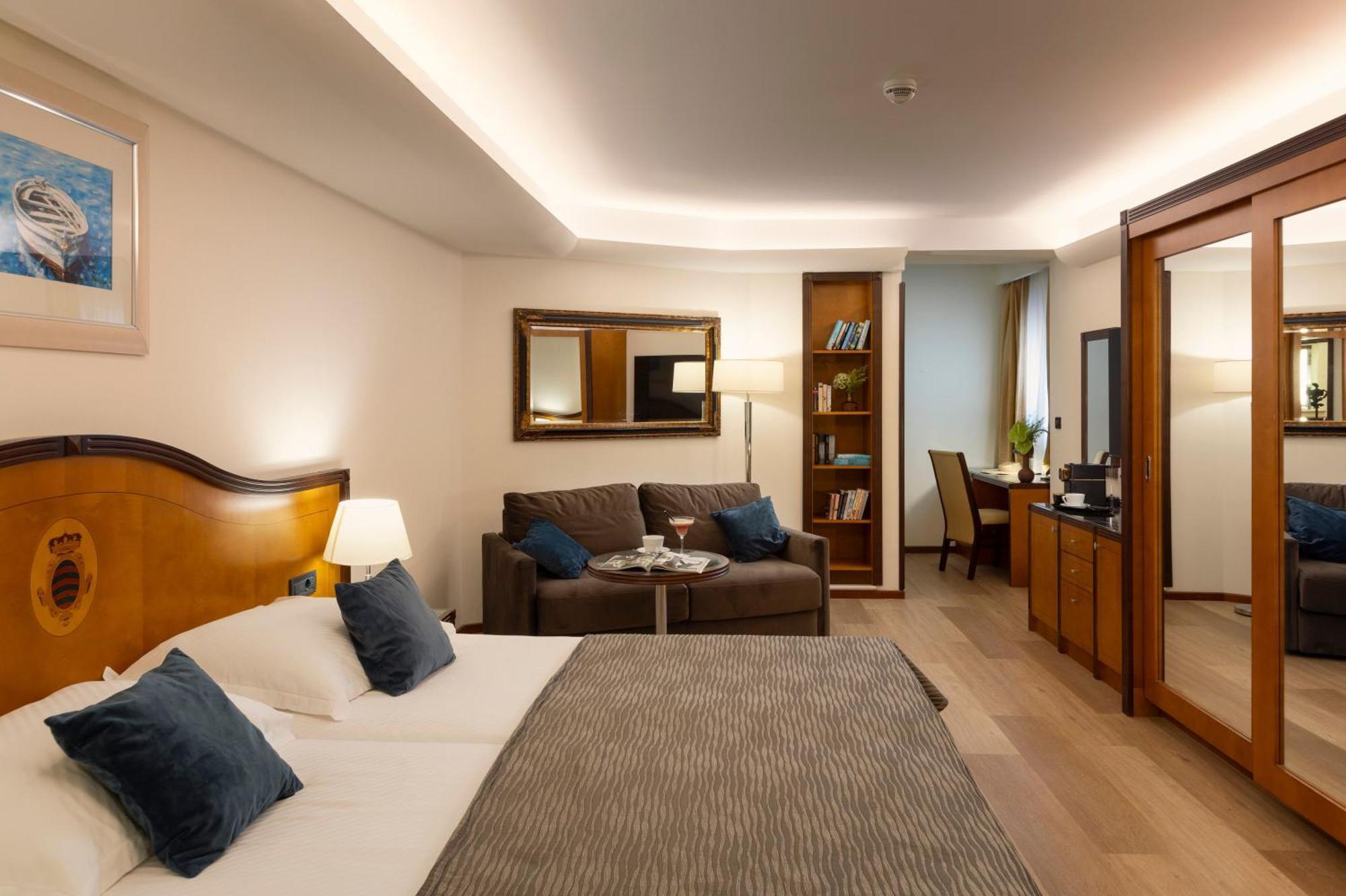 Classic Interconnecting Rooms Balcony