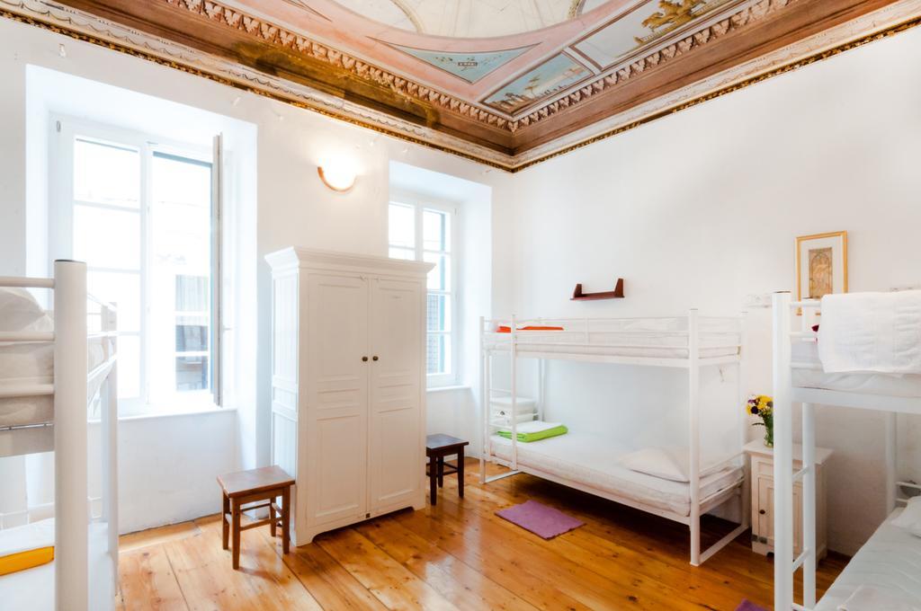 Bunk Bed in Mixed Dormitory Room