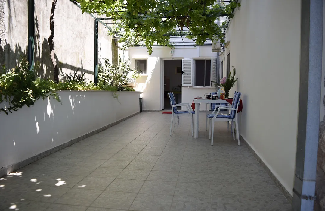 Jele Rooms-1