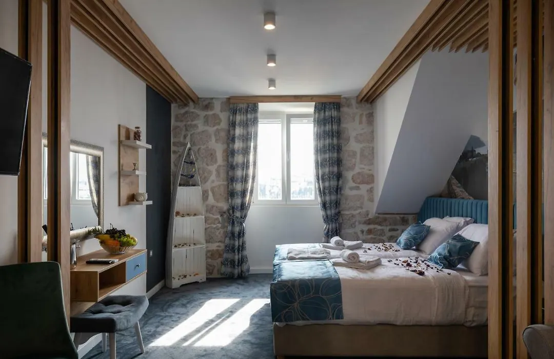 Apartments And Rooms Villa Naida-1