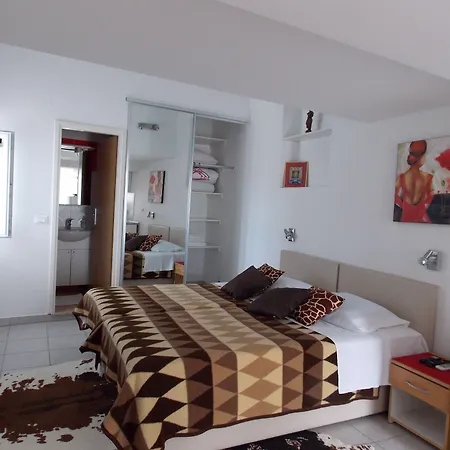 Jele Rooms-3
