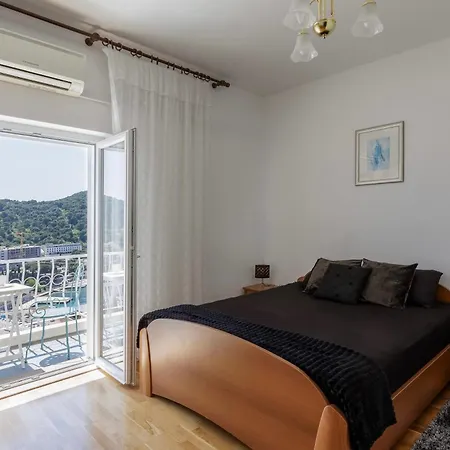 Villa Misita Elegant Seaview Rooms-3