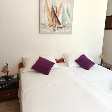 Ava Studio Apartment And Room-3